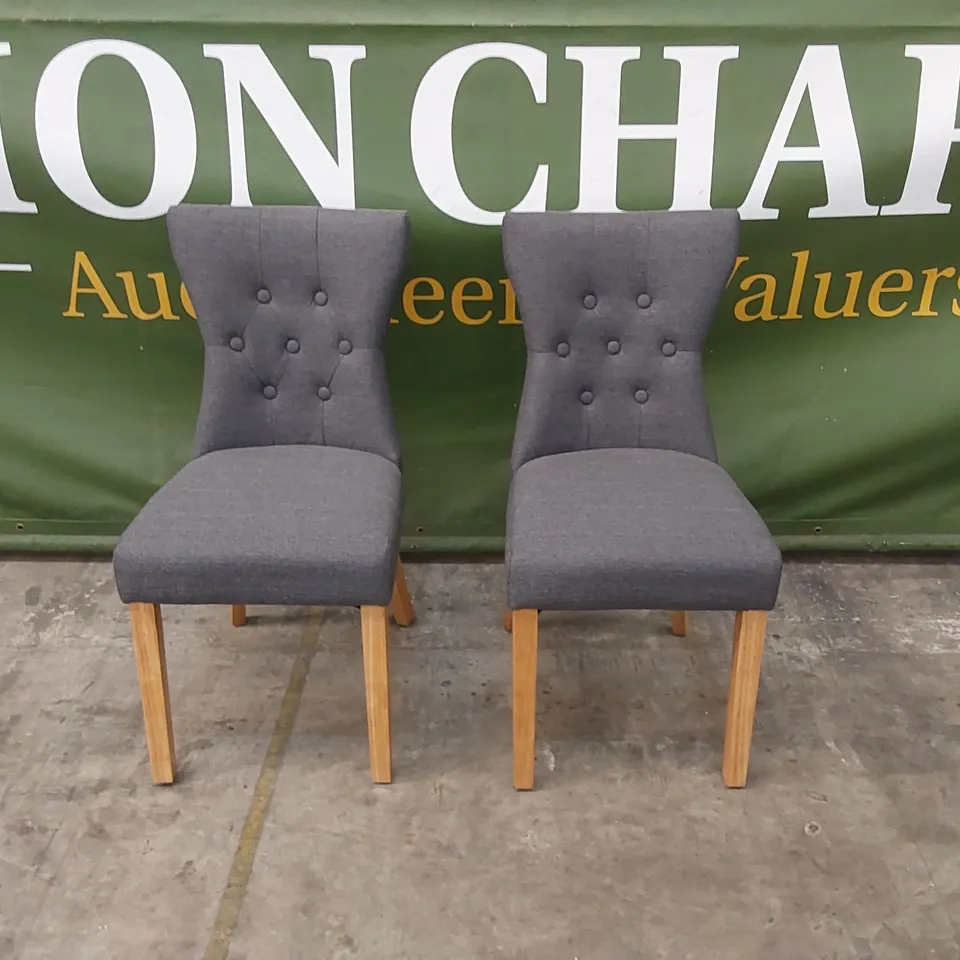 SET OF 2 BEWLEY SLATE GREY FABRIC BUTTON BACK DINING CHAIRS WITH OAK LEGS