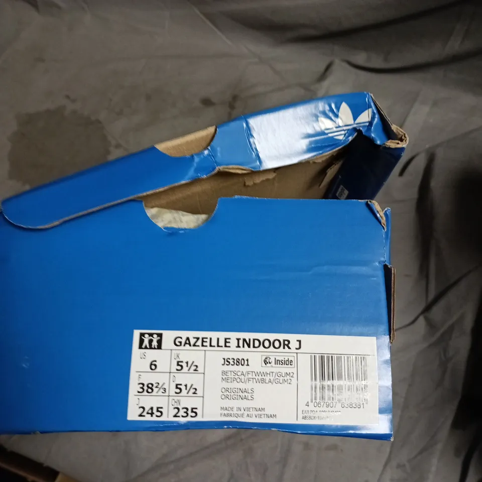 ADIDAS GAZELLE INDOOR J TRAINERS – UK 5½, RED SUEDE WITH WHITE STRIPES