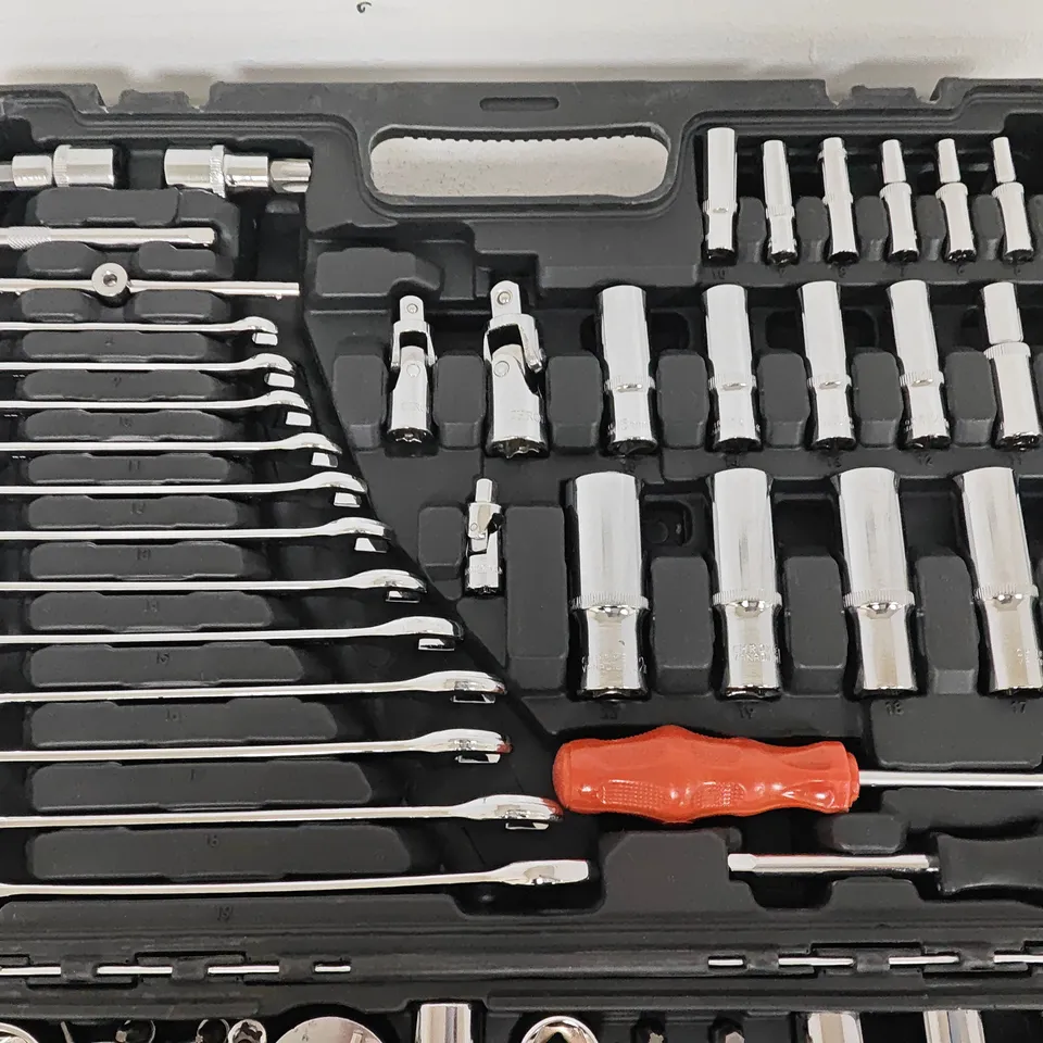 216-PIECE TOOLS SET IN CARRY CASE