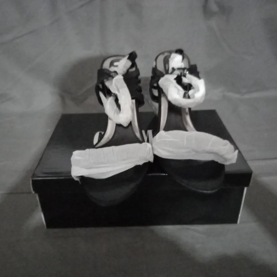 APPROXIMATELY 10 BOXED PAIRS OF GEMZ BLACK STILETTO SANDALS IN VARIOUS SIZES TO INCLUDE SIZE 5 