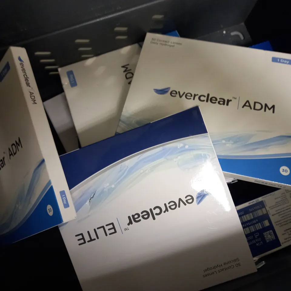 APPROXIMATELY 12 BOXED DISPOSABLE CONTACT LENS TO INCLUDE ALCON DAILIES 90PCS, EVERCLEAR ELITE 30PCS, ALCON DAILIES AQUA COMFORT PLUS 30PCS 