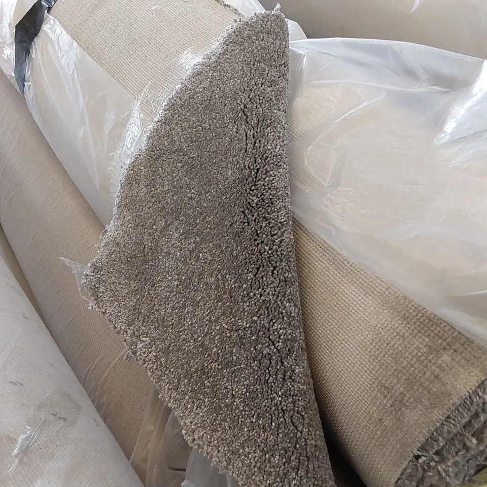 ROLL OF QUALITY ULTIMATE IMPRESSIONS HARBOUR CARPET // SIZE: APPROX 4 X 4.15m
