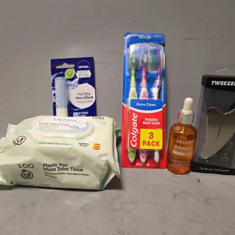 APPROXIMATELY 10 ASSORTED HEALTH & BEAUTY ITEMS TO INCLUDE - COLGATE TOOTHBRUSHES , NIVEA LIP BALM , DERELA MOIST TOILET TISSUE ETC
