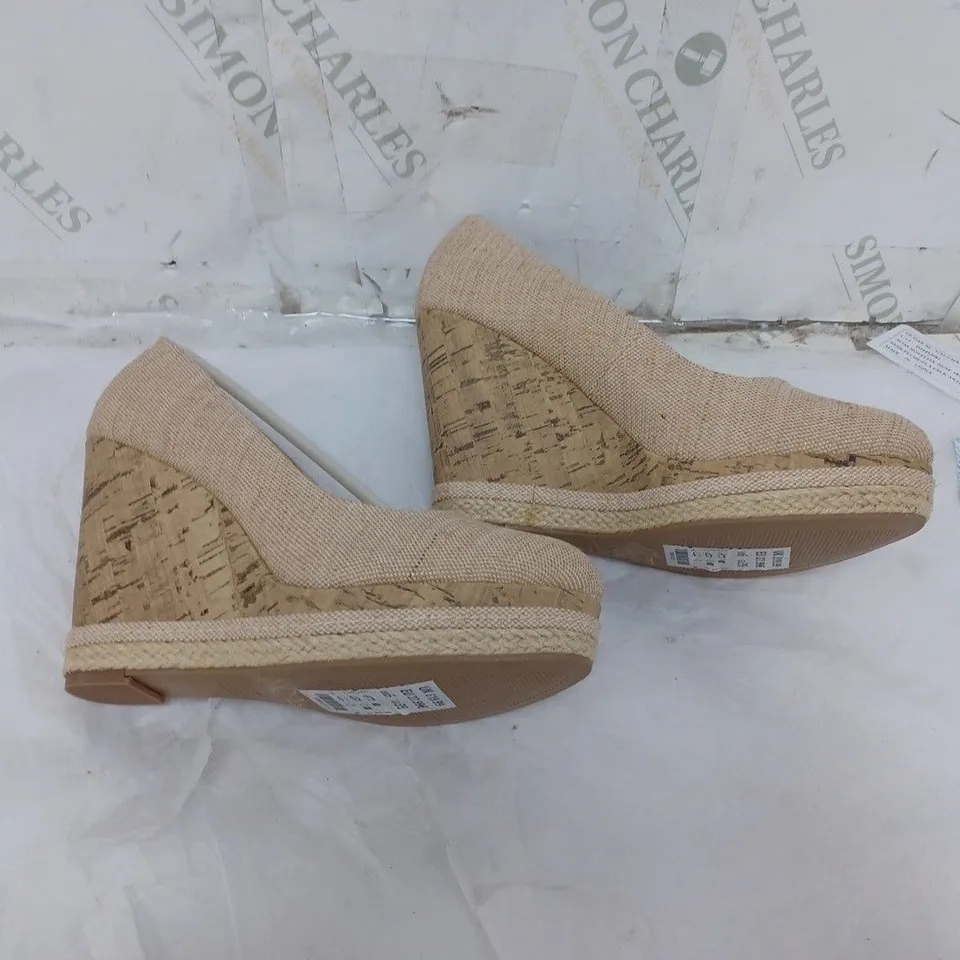 LARGE BOX OF APPROXIMATELY 6 BAGGED NEW LOOK WEDGE OATMEAL HEELS IN VARIOUS SIZES 