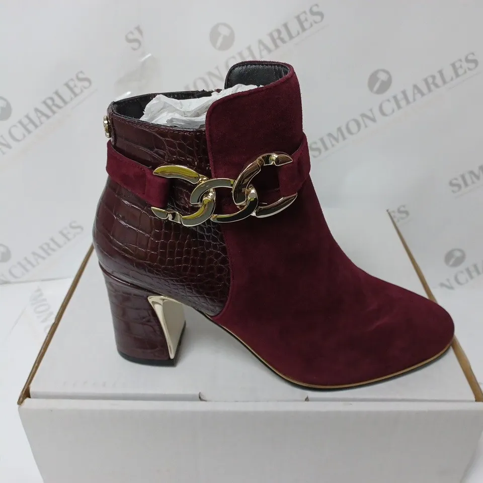 PAIR OF MODA IN PELLE LORI ANKLE BOOTS - BURGUNDY - SIZE 6