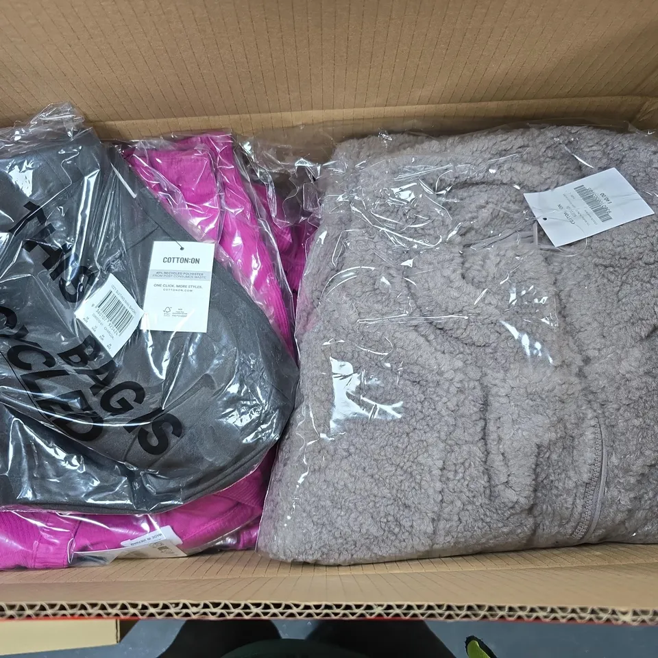 APPROXIMATELY 10 ASSORTED CLOTHING ITEMS IN VARIOUS SIZES, COLOURS & STYLES TO INCLUDE IZZY SUITING MINI SHORT, CROPPED SHERPA JACKET, RYAN HENLEY LONG SLEEVE, ETC
