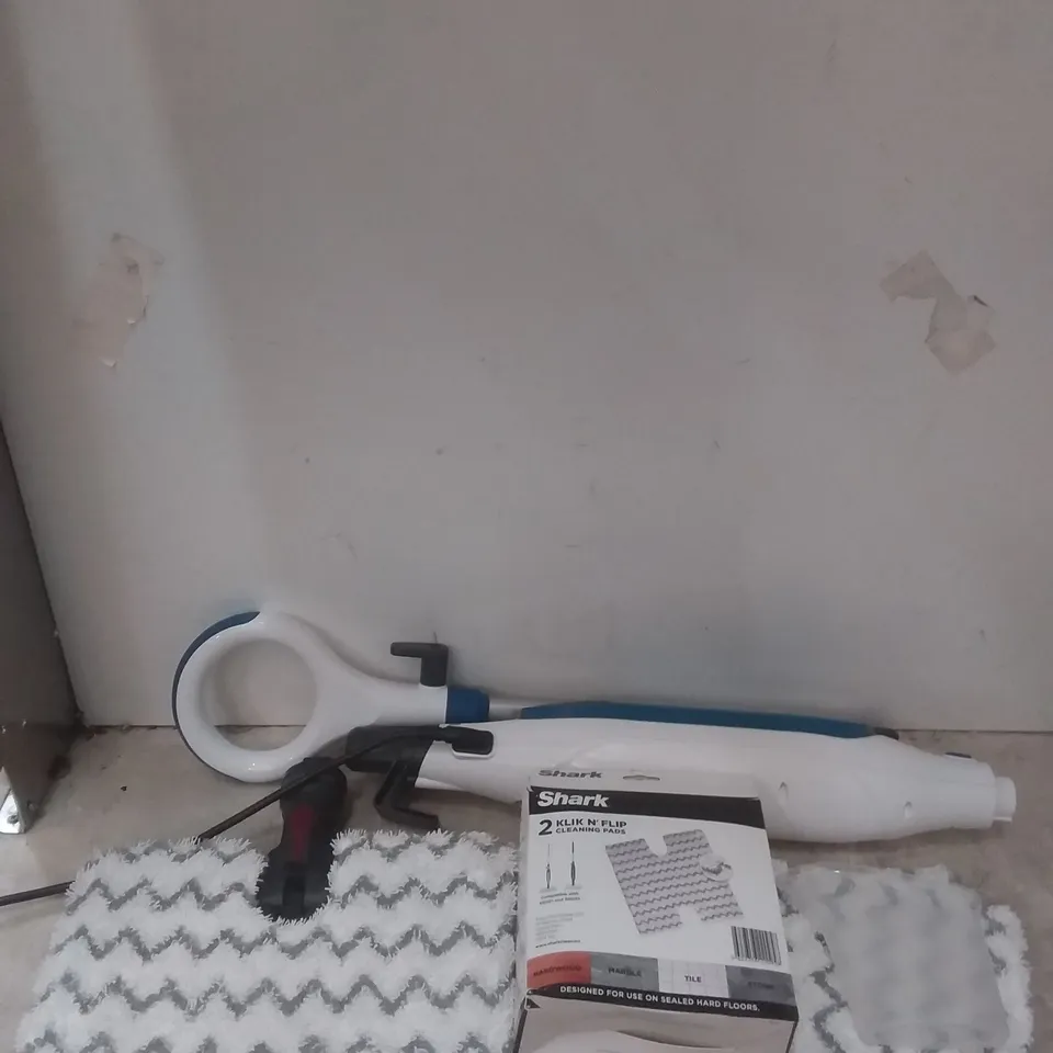 BOXED SHARK STEAM POCKET MOP 