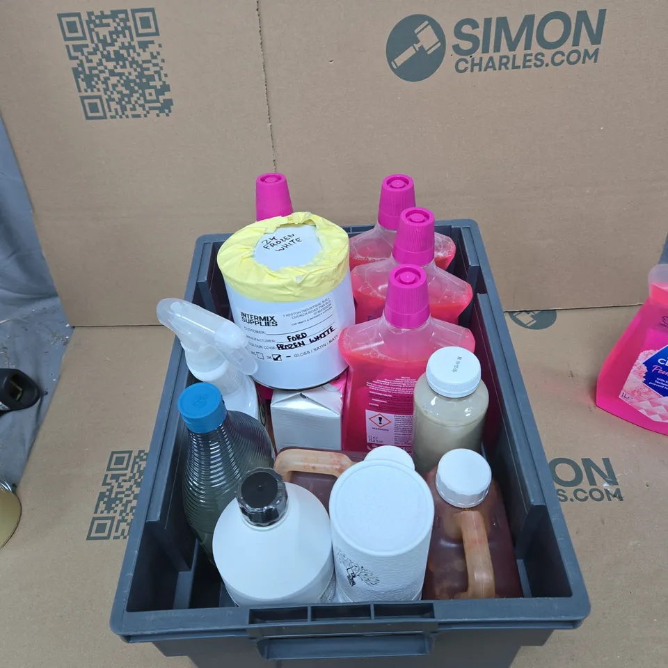 TOTE OF APPROXIMATELY 15 ASSORTED LIQUID ITEMS TO INCLUDE: ASTONISH FLOOR CLEANER 
