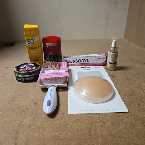 TOTE OF APPROXIMATELY 20 ASSORTED COSMETIC ITEMS TO INCLUDE NUDE INTIMATES STICK ON LIFTS, UPPERCUT MATTE POMADE, NOREVA 50+ SPF, OLD SPICE, MAYBELLINE ETC