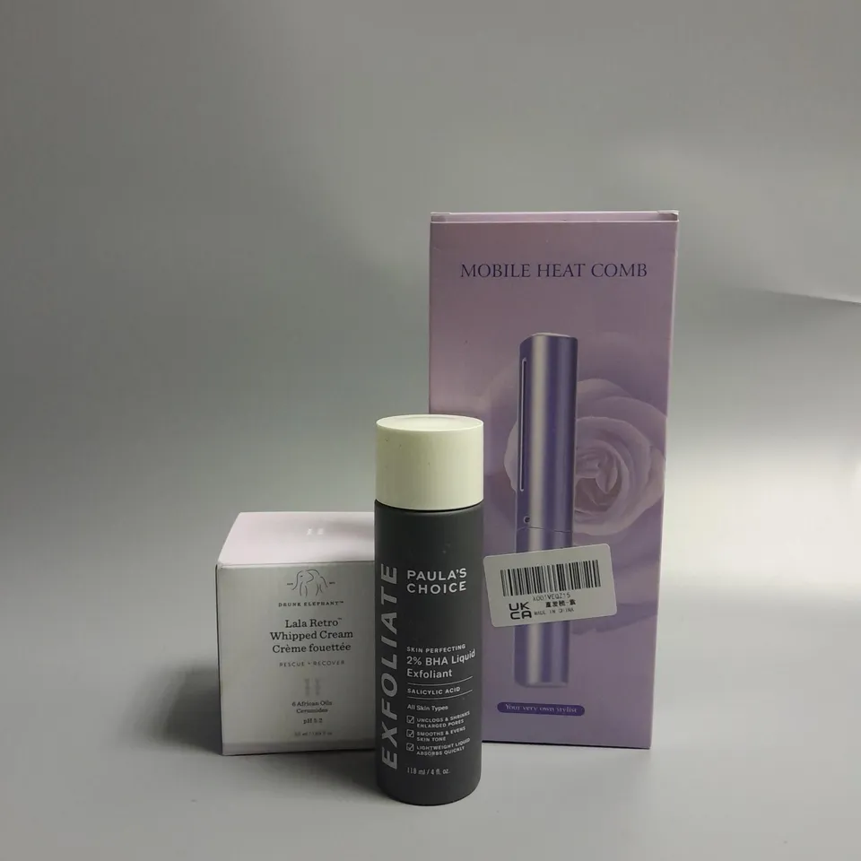 APPROXIMATELY 20 ASSORTED HEALTH AND BEAUTY PRODUCTS TO INCLUDE DRUNK ELEPHANT LALA RETRO WHIPPED CREAM, PAULA'S CHOICE SKIN PERFECTING EXFOLIANT, MOBILE HEAT COMB