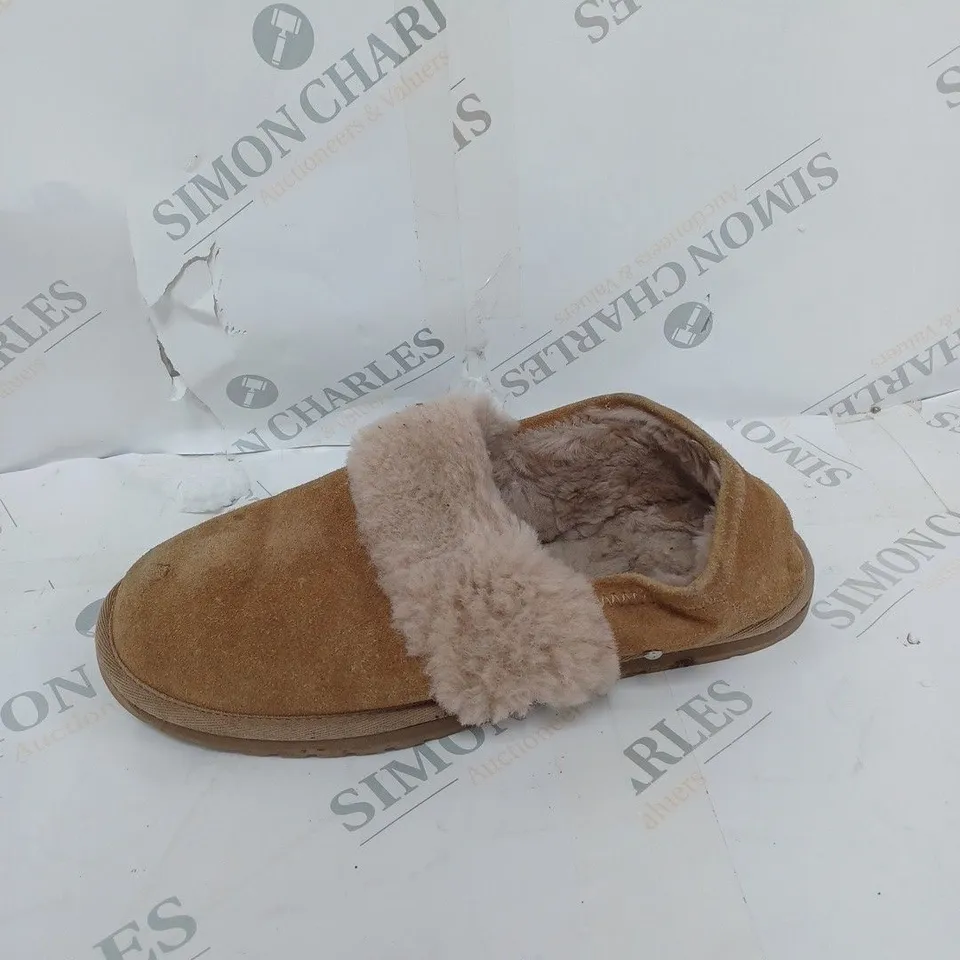 BOXED PAIR OF EMU AUSTRALIA CAMEL SLIPPER SIZE 7