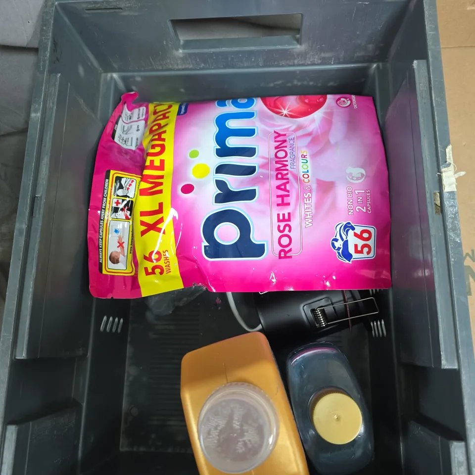 APPROXIMATELY 15 ASSORTED HOUSEHOLD PRODUCTS TO INCLUDE FABULOSA SCENT BOOSTER GEL, MINT SCENTED POOP BAGS, FABULOSA MULTI PURPOSE CLEANER