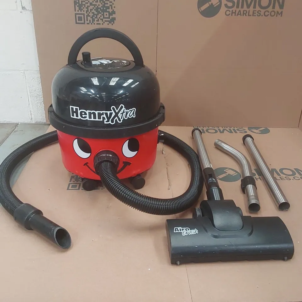 HENRY HVX200-11 VACUUM CLEANER 