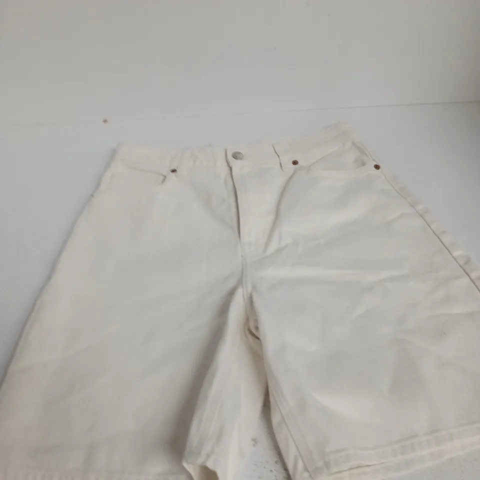 H&M WHITE HIGH WAIST SHORTS – EUR 38 (US 6) – WOMEN'S