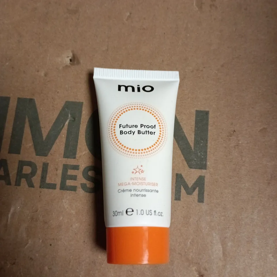 APPROXIMATELY 20 ASSORTED COSMETIC ITEMS INCLUDING WILD MINT CALM CLEANSE , GRUUM FACE SUNSCREEN AND MIO BODY BUTTER 