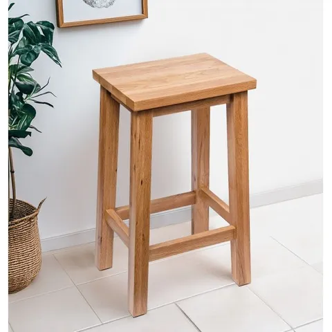 BOXED CAMBERLEY OAK BAR STOOL