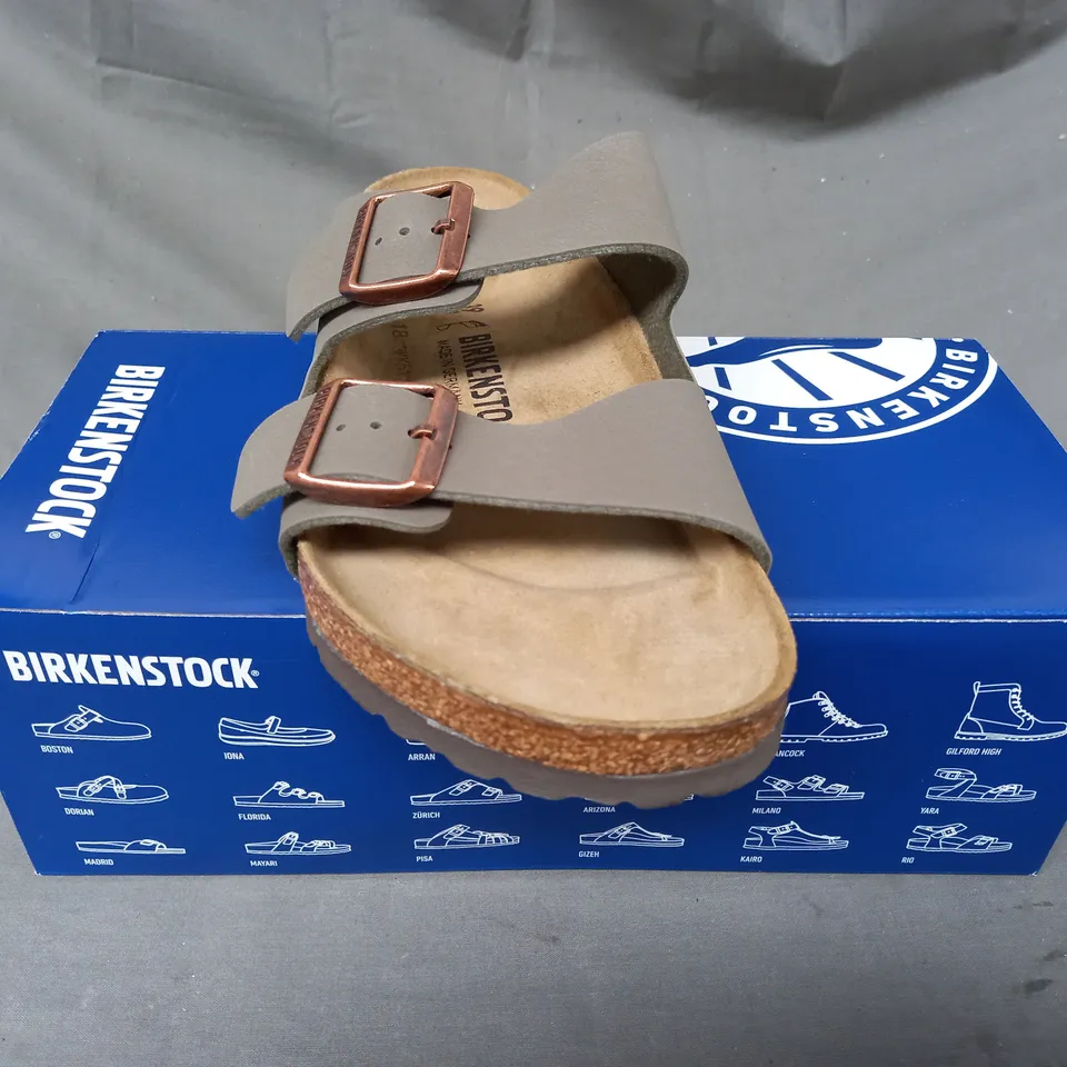 BOXED PAIR OF BIRKENSTOCK ARIZONA BS OPEN TOE SANDALS UK SIZE 5.5