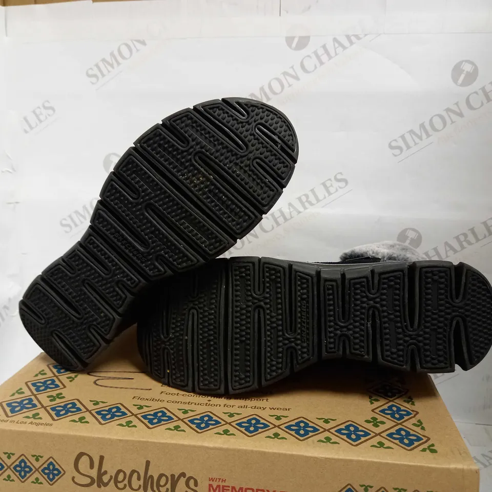 SKECHERS SYNERGY LACE BOOTS UK SIZE 4