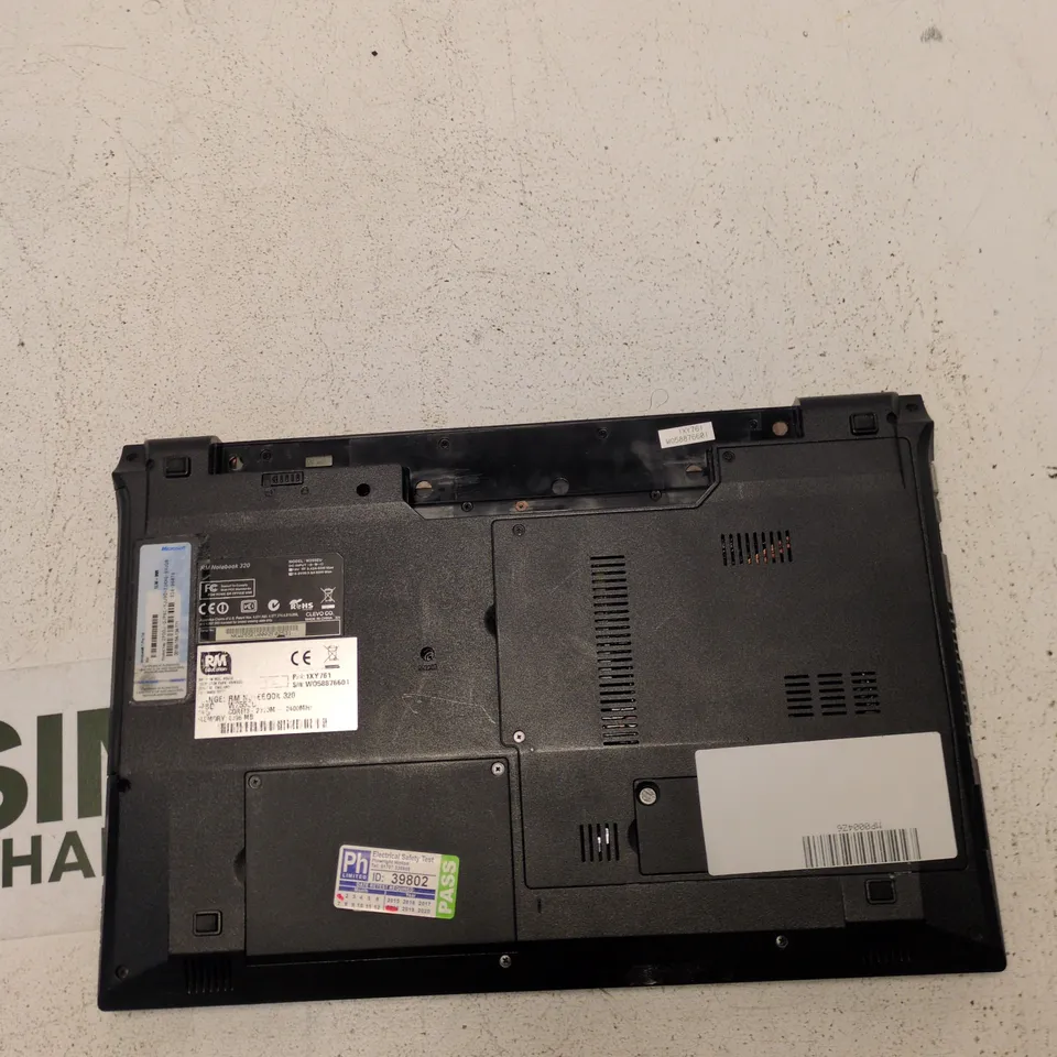 RM NOTEBOOK 320 – LAPTOP, MODEL W25EU, INTEL CORE I3, 4GB RAM (FAULTY)