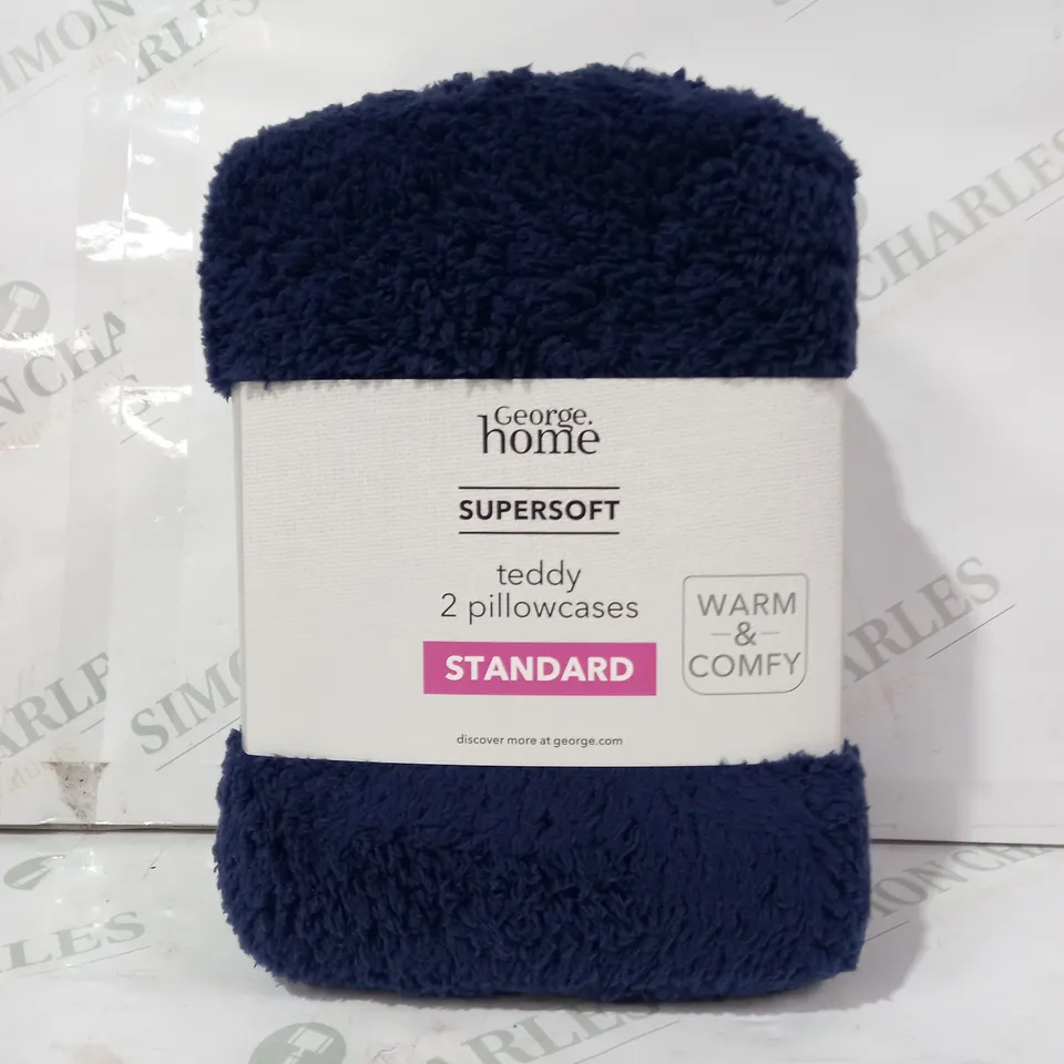 BOX OF APPROXIMATELY 18 BRAND NEW TEDDY FLEECE PILLOWCASES IN BLUE