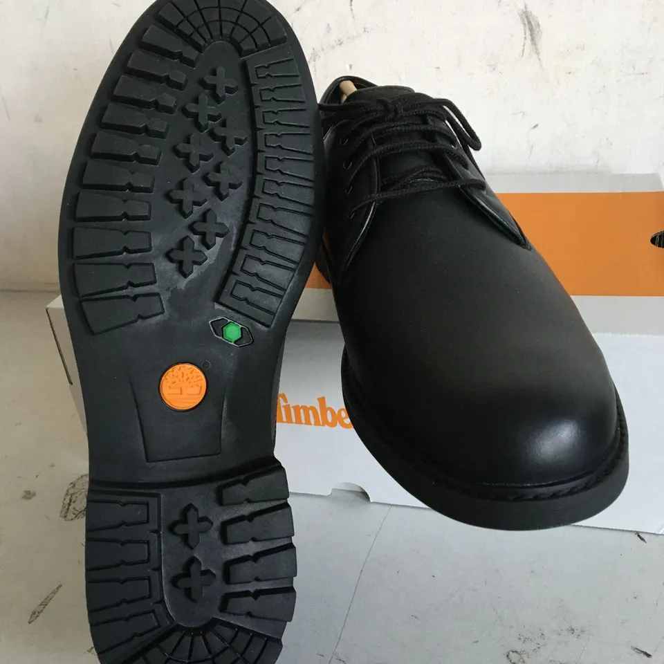 BOXED PAIR OF SIZE 10 TIMBERLAND STORMBUCKS WATERPROOF OXFORD BLACK FULL GRAIN SHOES 