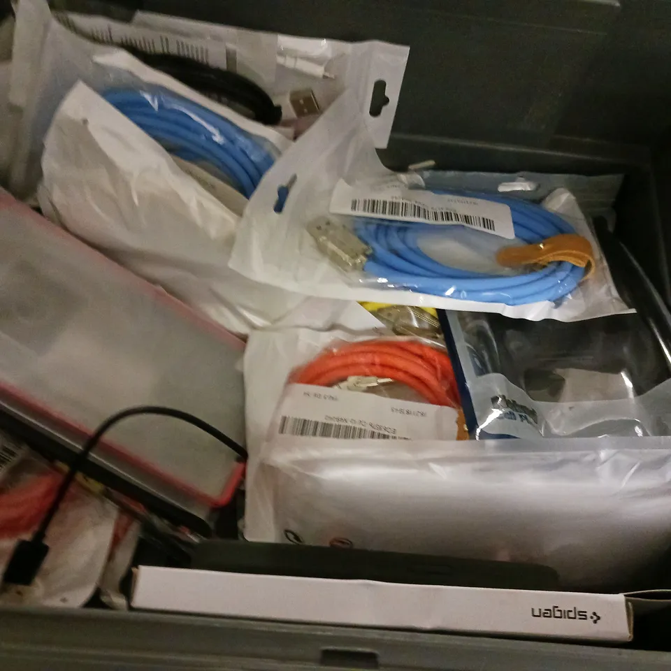 LOT OF ASSORTED MOBILE PHONE ACCESSORIES TO INCLUDE SELFIE STICKS, CARD READERS, CASES AND POWER ADAPTERS