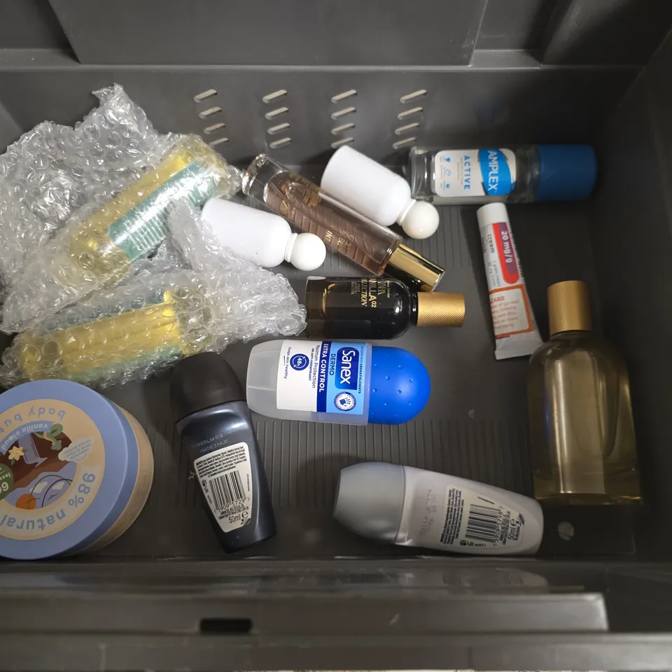 LOT OF APPROXIMATELY 20 ASSORTED HEALTH AND BEAUTY ITEMS TO INCLUDE OLAY BODY WASH, CHARLOTTES MAGIC CREAM AND SIMPLE WIPES