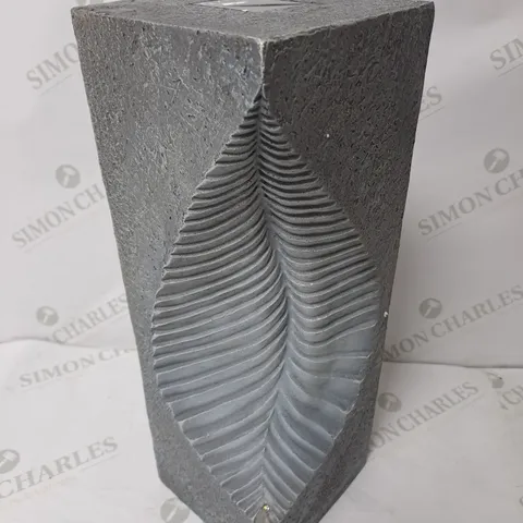 LUXFORM SOLAR LEAF DISPLAY