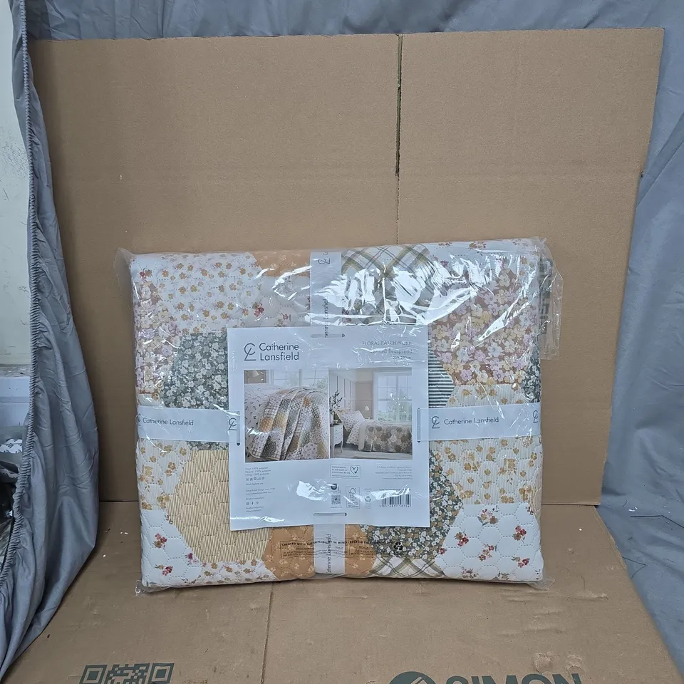 CATHERINE LANSFIELD FLORAL PATCHWORK QUILTED BEDSPREAD 230X230 CM