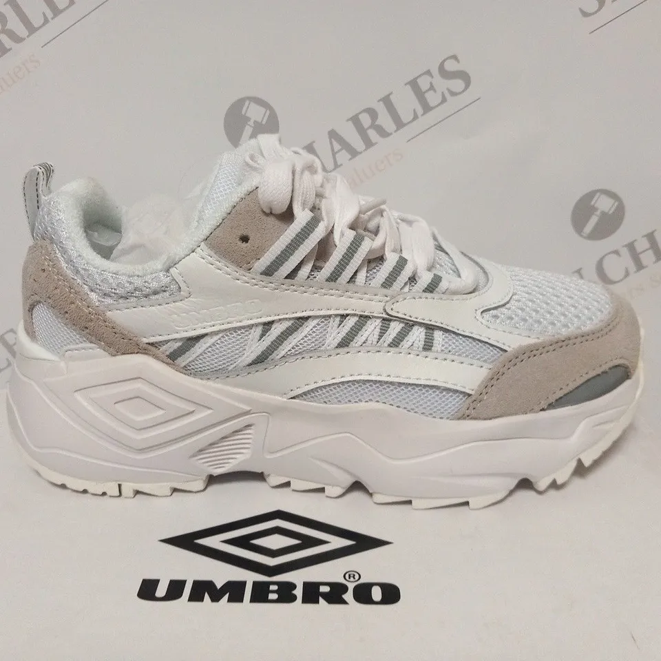 BOXED UMBRO NEPTUNE WOMENS WHITE SIZE 4