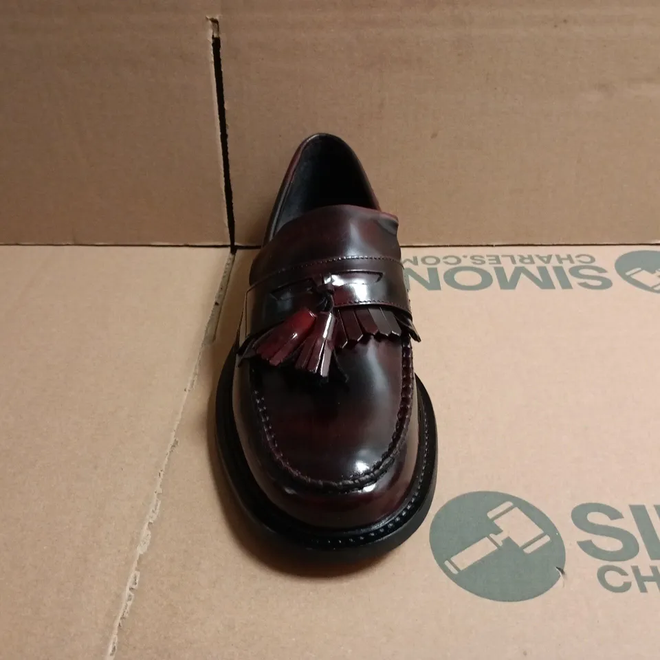 BOXED PAIR OF MOD SHOES LOAFERS IN OXBLOOD SIZE 9