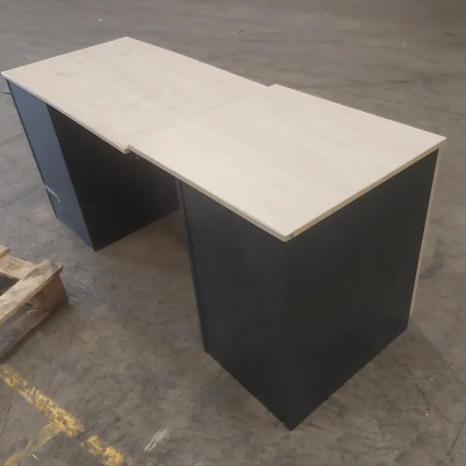 6-DRAWER OFFICE DESK