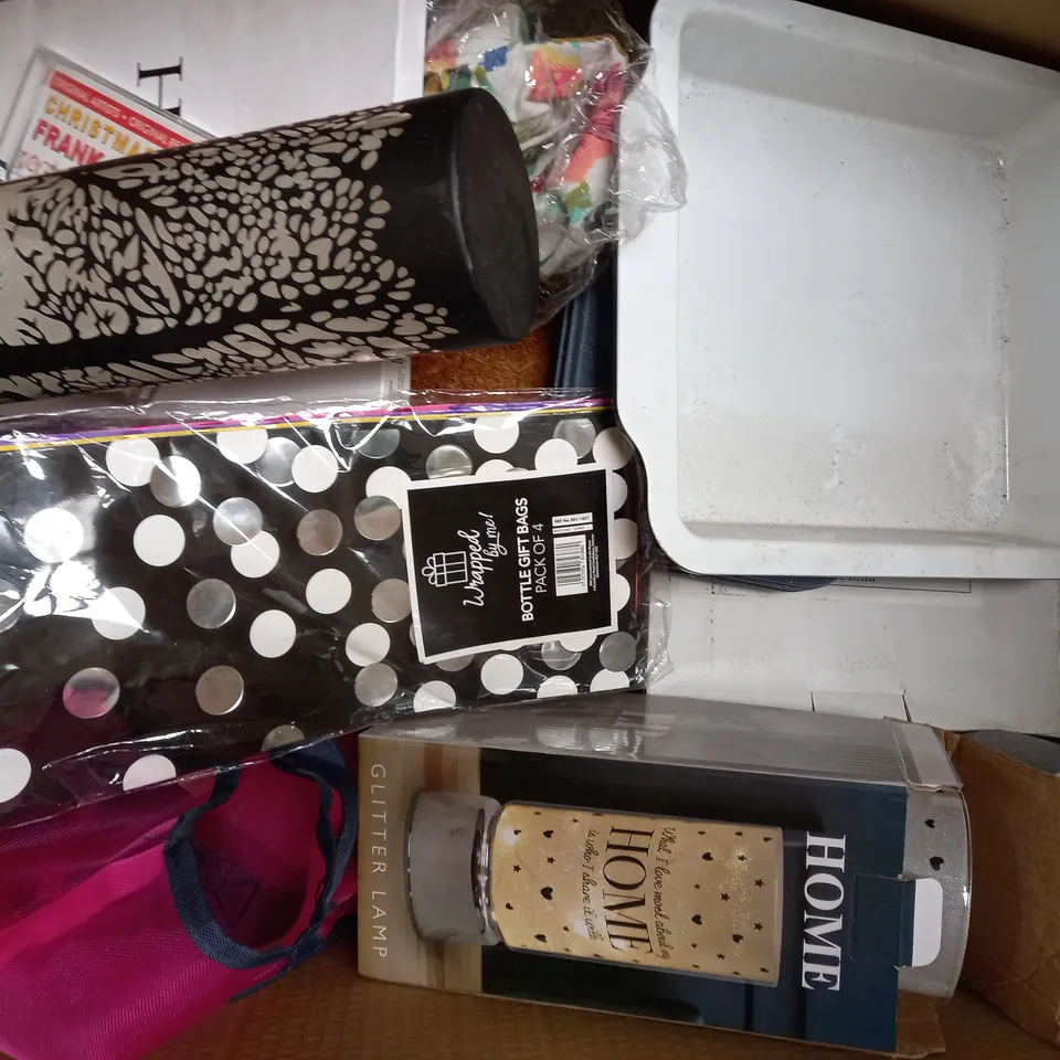 BOX OF APPROXIMATELY 20 ASSORTED HOUSEHOLD ITEMS TO INCLUDE SET OF 4 BAMBOO ECO BOWLS, GLITTER LAMP, ETC