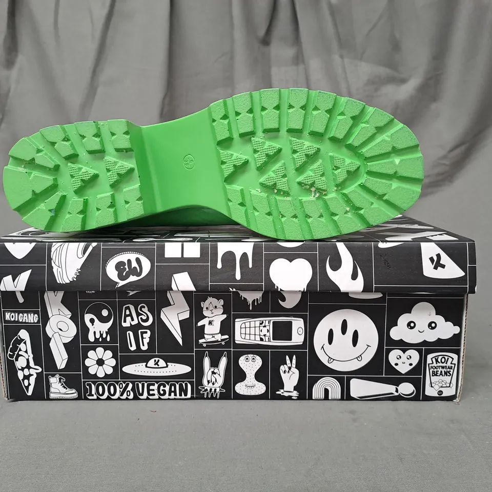 BOXED PAIR OF KOI VEGAN PLATFORM BLOCK HEEL SHOES IN GREEN SIZE 6