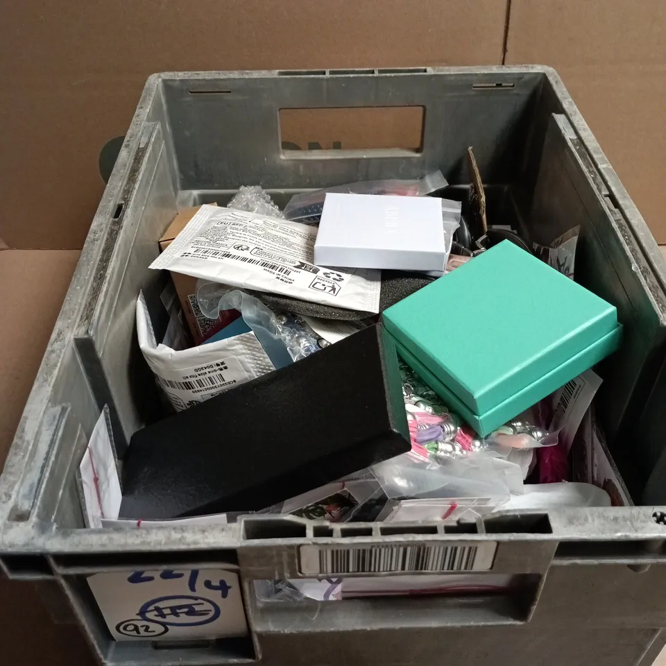TOTE OF APPROXIMATELY 20 ASSORTED JEWELLERY/WATCH ITEMS TO INCLUDE MEDICAL ALERT BRACELET, OUFER BODY JEWELLERY, WATCHES, NECKLACES, BRACELETS ETC