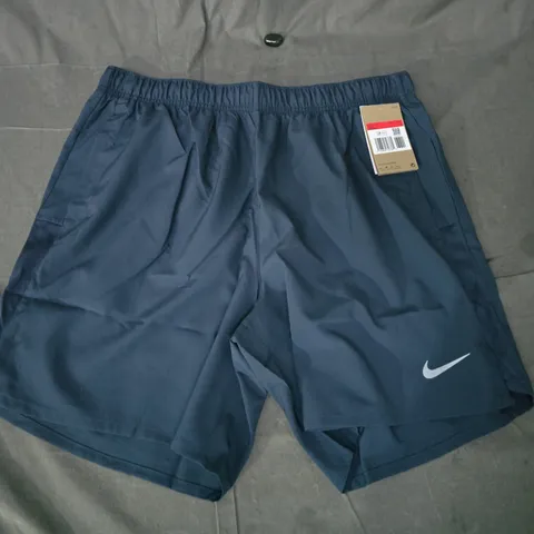 NIKE CHALLENGER SHORTS IN BLUE SIZE LARGE