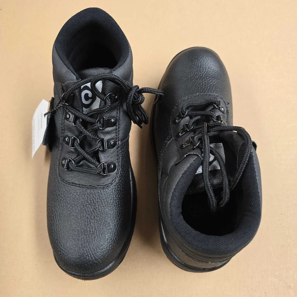 BRAND NEW BOXED CONTRACTOR BLACK SAFETY BOOTS - UK 6