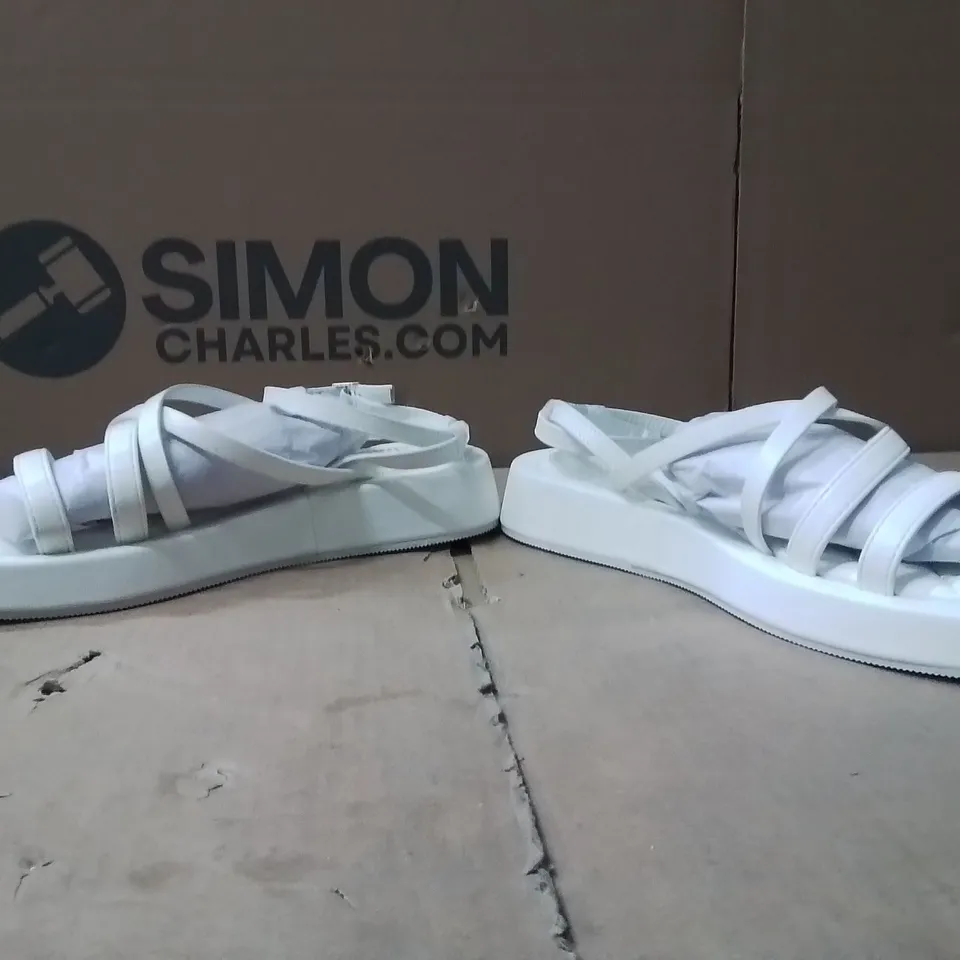BOXED BRAND NEW APPROXIMATELY 6 SIMPLY BE PHEOBE WIDE SHOES WHITE SIZE 6
