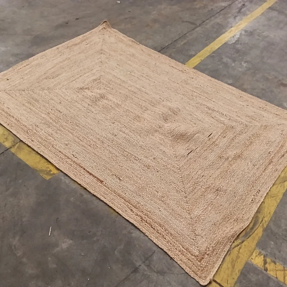 QUALITY DESIGNER AREA RUG - APPROXIMATELY 235CM X 160CM