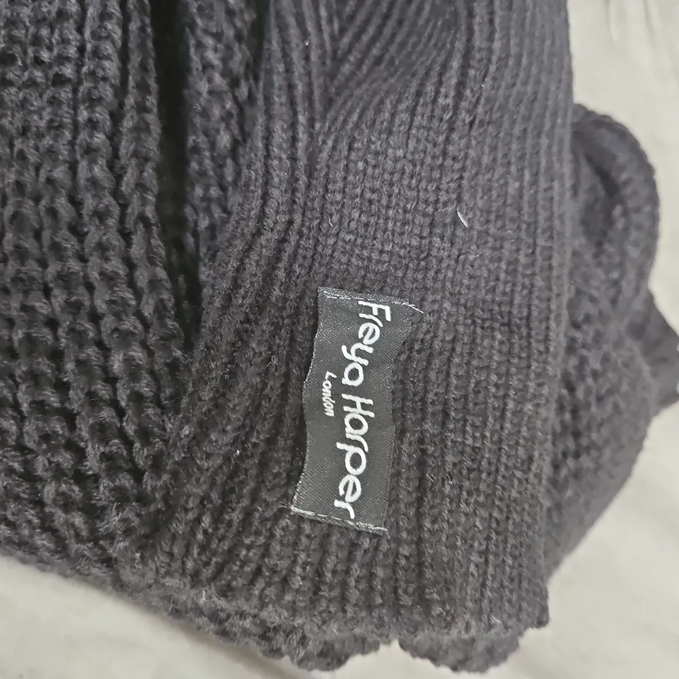 FREYA HARPER LONDON BLACK KNITTED SCARF