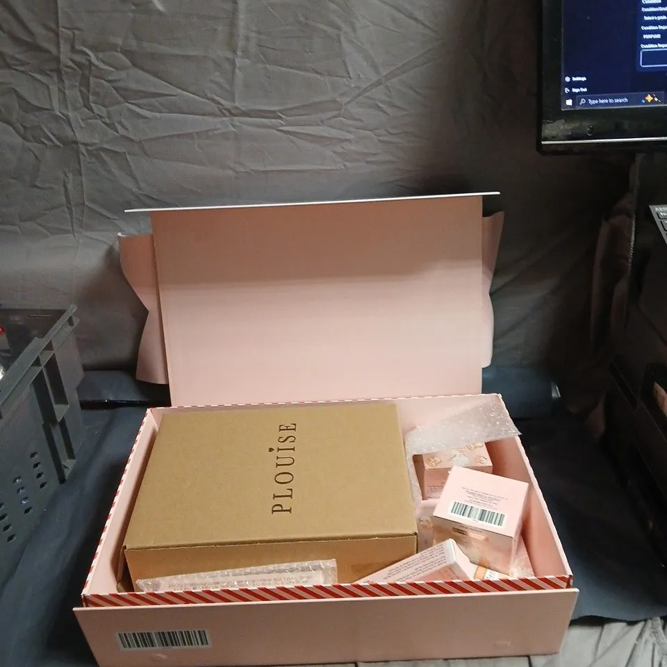 P LOUISE MAKE-UP GIFT SET – PINK BOX