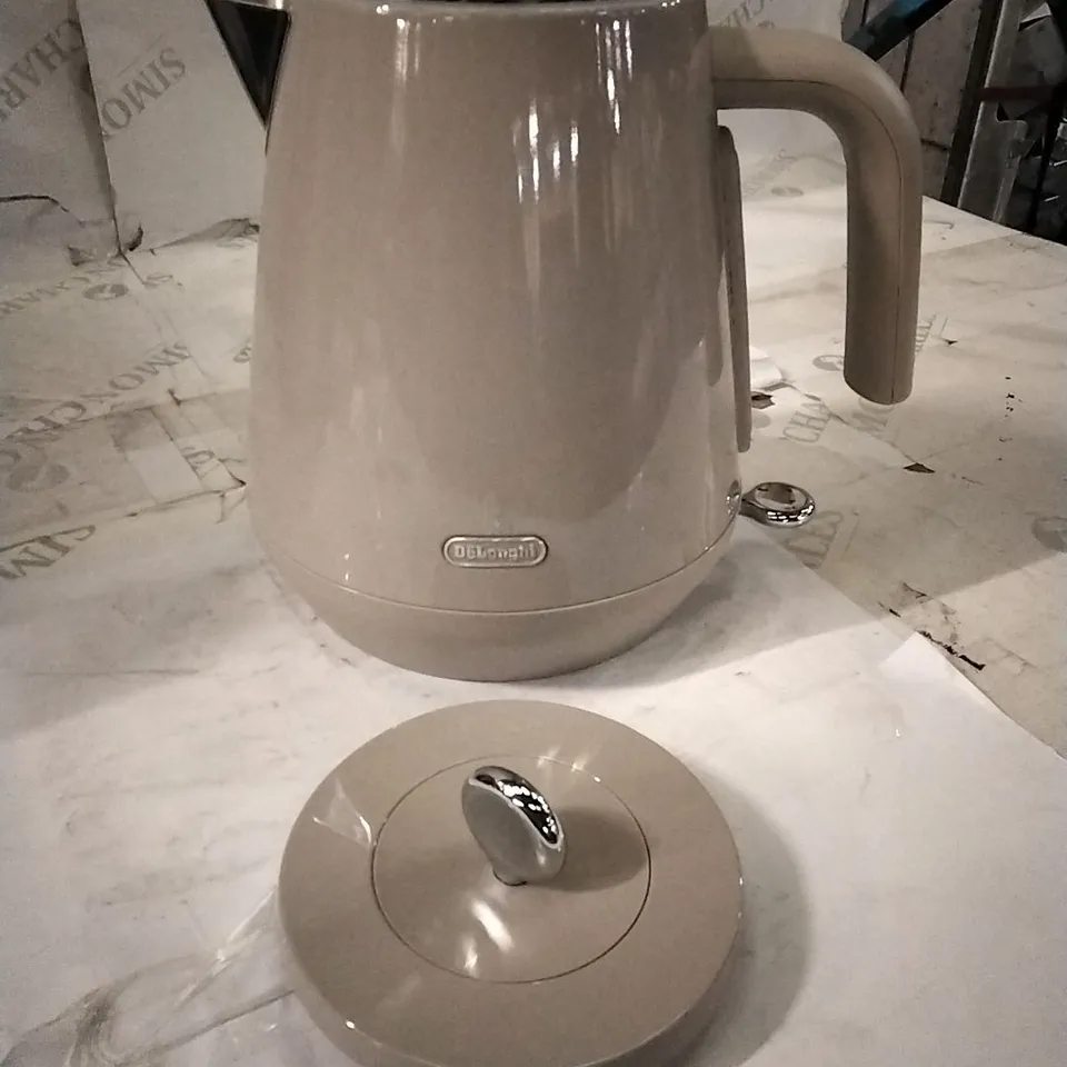BOXED DELONGHI ECLETTICA 1.7L KETTLE 