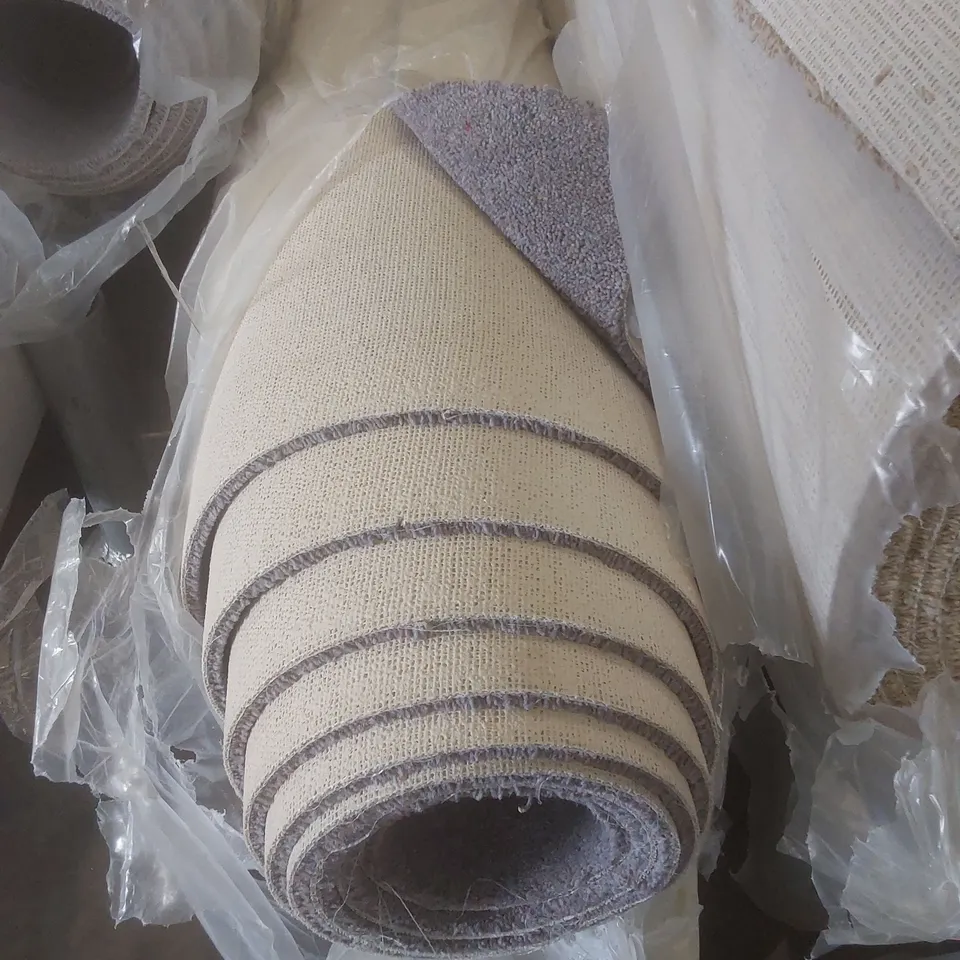 ROLL OF QUALITY DURHAM TWEED MULL CARPET // SIZE: APPROX 4 X 5.85m