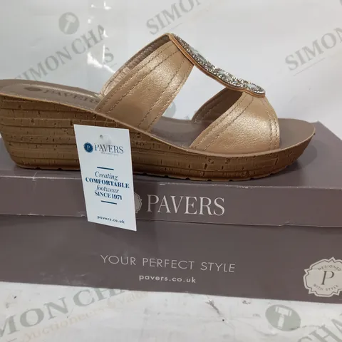 BOXED PAIR OF PAVERS OPEN TOE WEDGE SANDALS IN LIGHT GOLD COLOUR EU SIZE 39