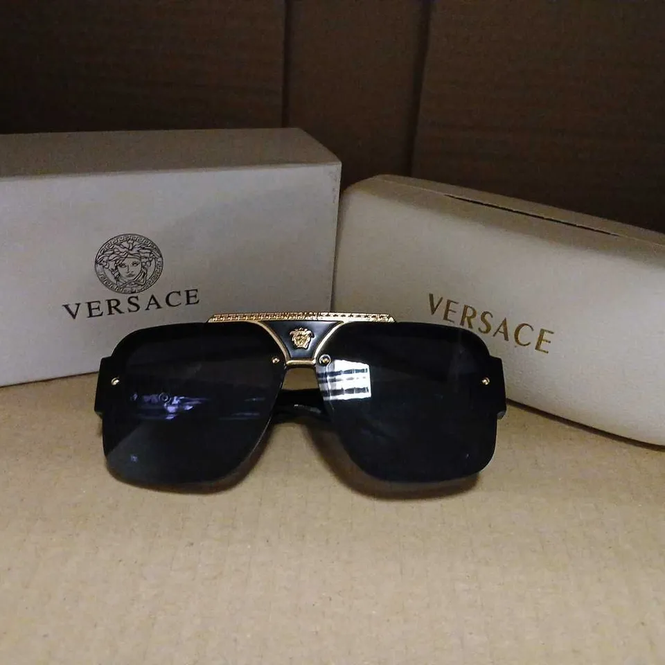 VERSACE SUNGLASSES – BLACK PLASTIC FRAME WITH GOLD MEDUSA EMBLEM ON TEMPLE