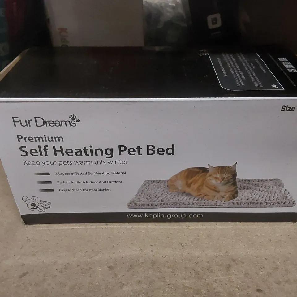 BOXED FURDREAMS PREMIUM SELF HEATING PET BED - 70 x 47cm