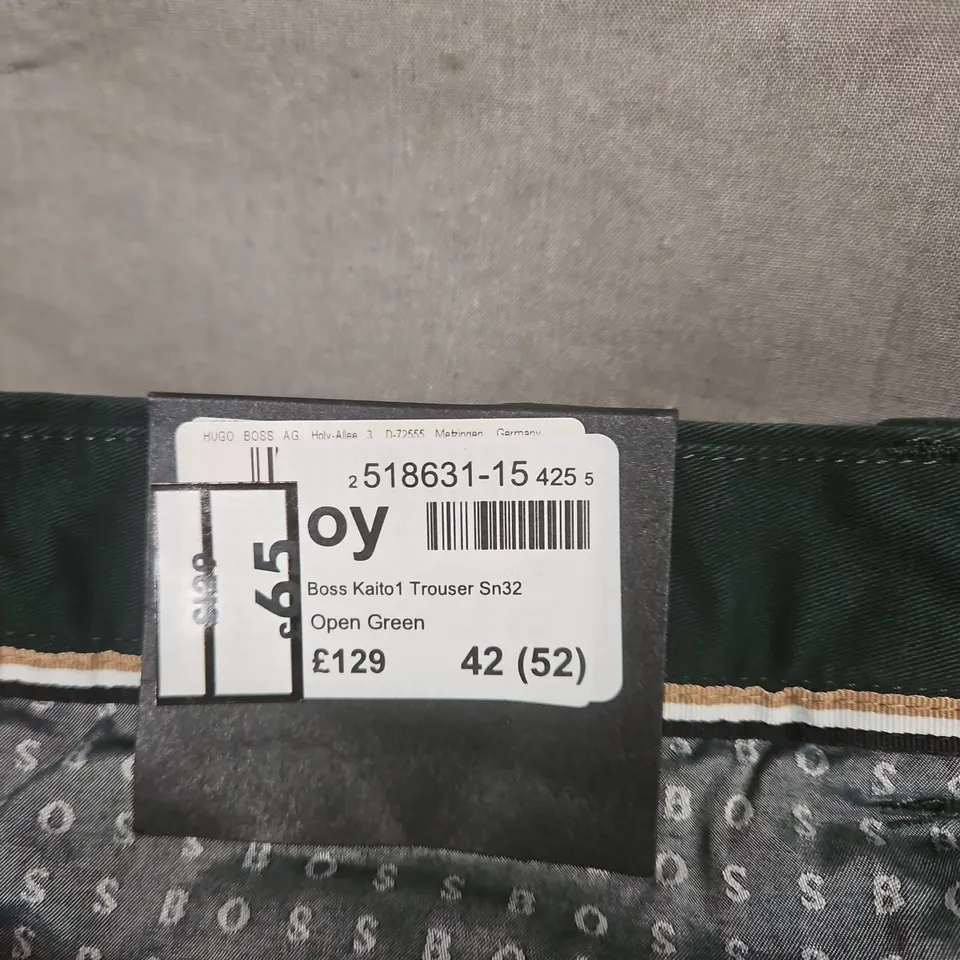HUGO BOSS TROUSERS – OPEN GREEN, UK 42 (EU 52)