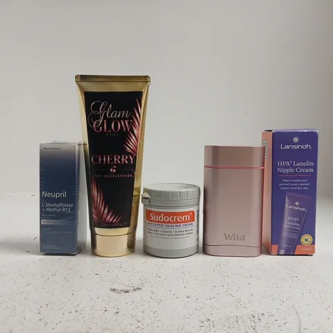 APPROXIMATELY 12 ASSORTED COSMETIC ITEMS INCLUDING VARIOUS MAKES AND BRANDS - COLLECTION ONLY