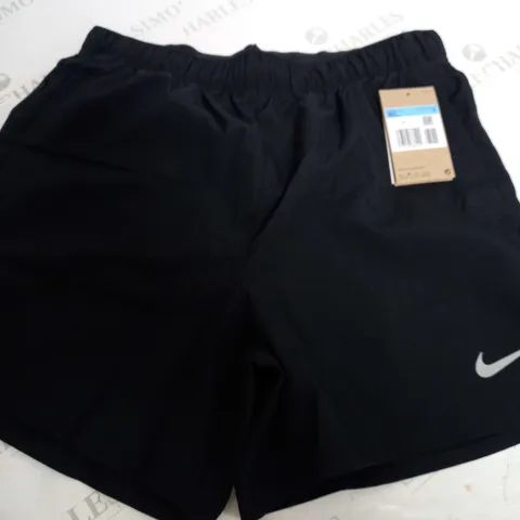 NIKE DRI FIT CHALLANGER SHORTS - MEDIUM