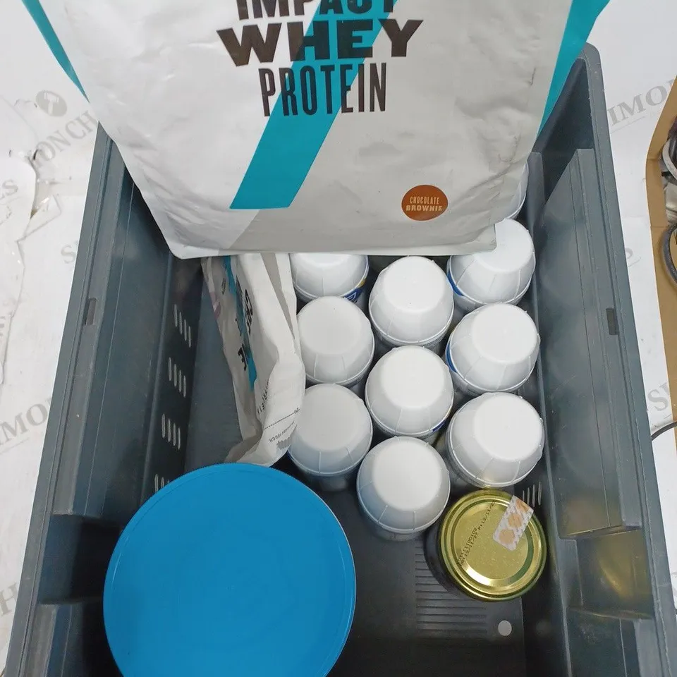 BOX OF APPROX 15 ASSORTED FOOD ITEMS TO INCLUDE - ABBOTT ENSURE PLUS - MY PROTEIN IMPACT WHEY PROTEIN CHOCOLATE BROWNIE - RAW ORGANIC HONEY ECT